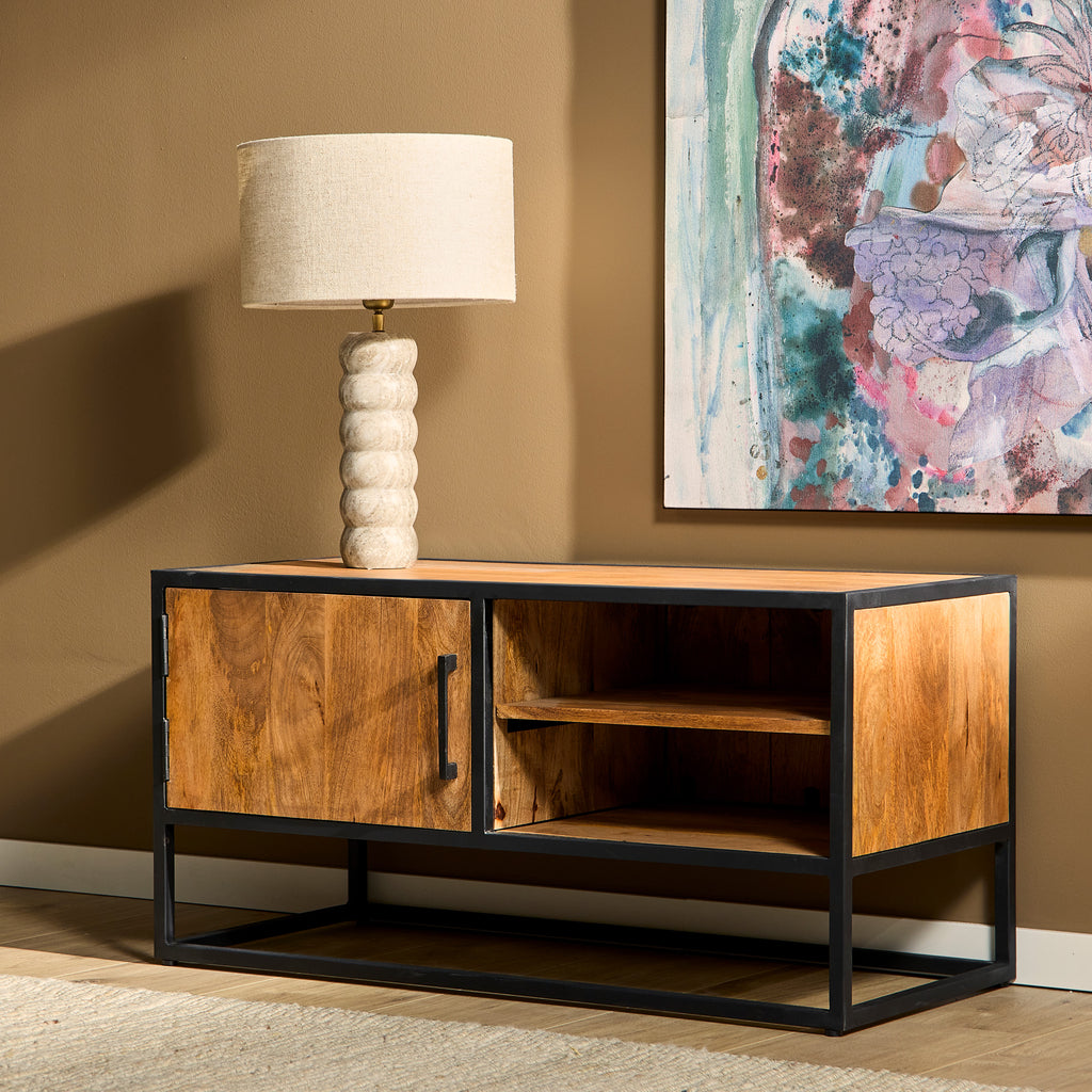 TV-Board Delta Natur – Mangoholz mit schwarzem Gestell & Holzeinlagen, 100 x 45 x 50 cm