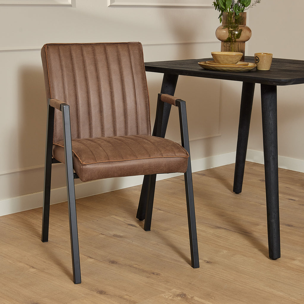 Esszimmerstuhl Molly Braun mit Armlehne – Industrial Design Stuhl aus Eco-Leder & Metallgestell, 52×65×88 cm