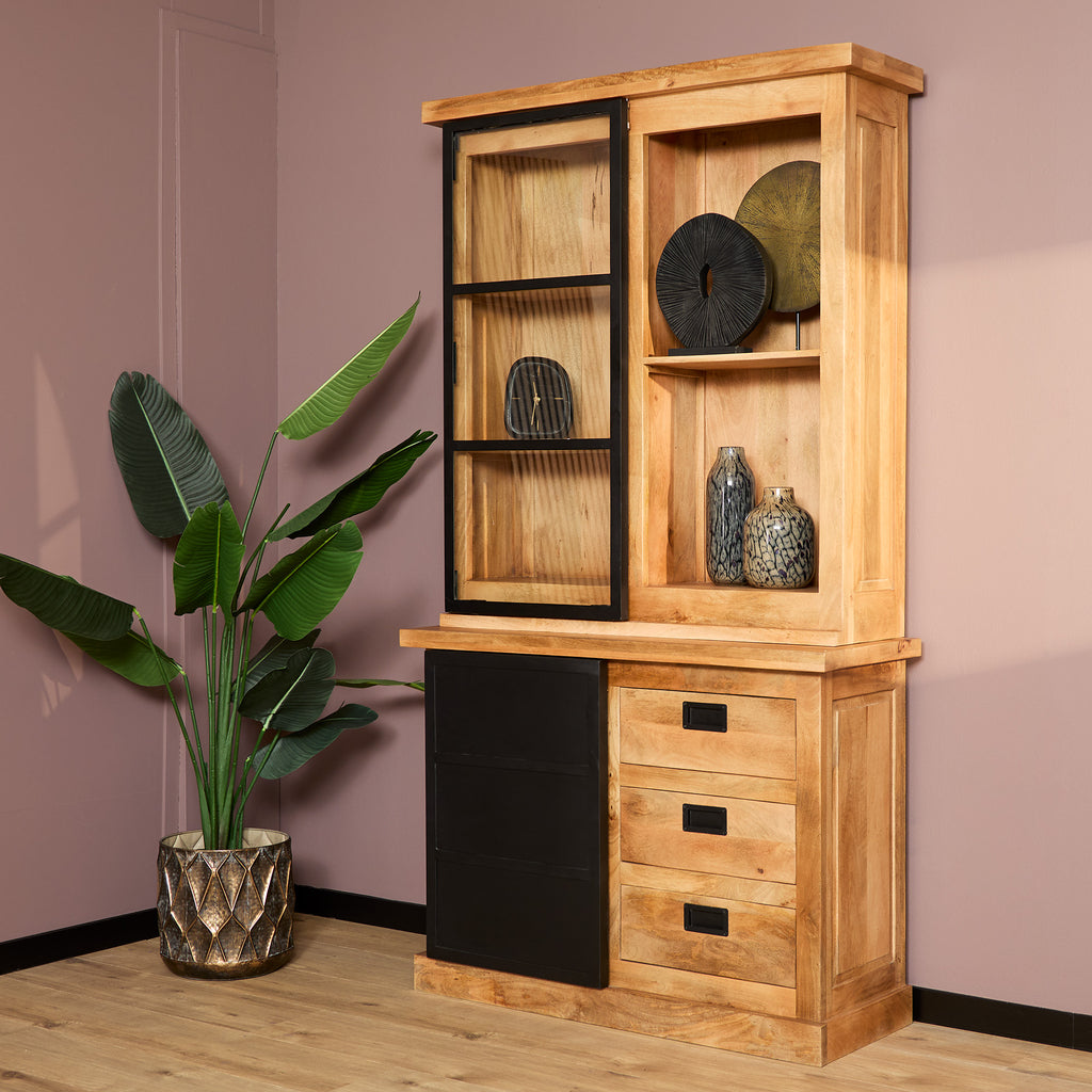 Vitrinenschrank Nizza 120x45x220 cm – Mangoholz mit schwarzen Metalltüren & modernen Holzeinlagen