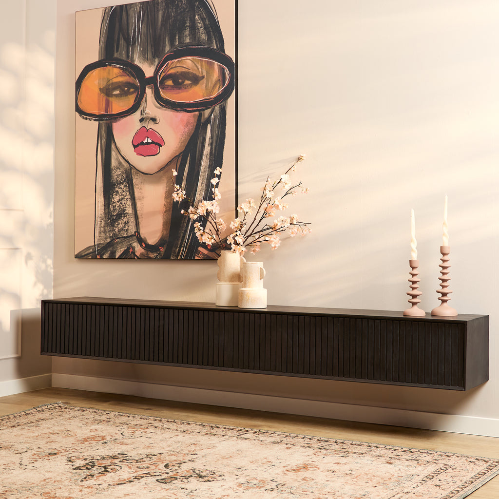 Schwebendes TV-Möbel Mandy Schwarz – Mangoholz mit Lattenmuster & Push-to-Open, 240 x 35 x 30 cm