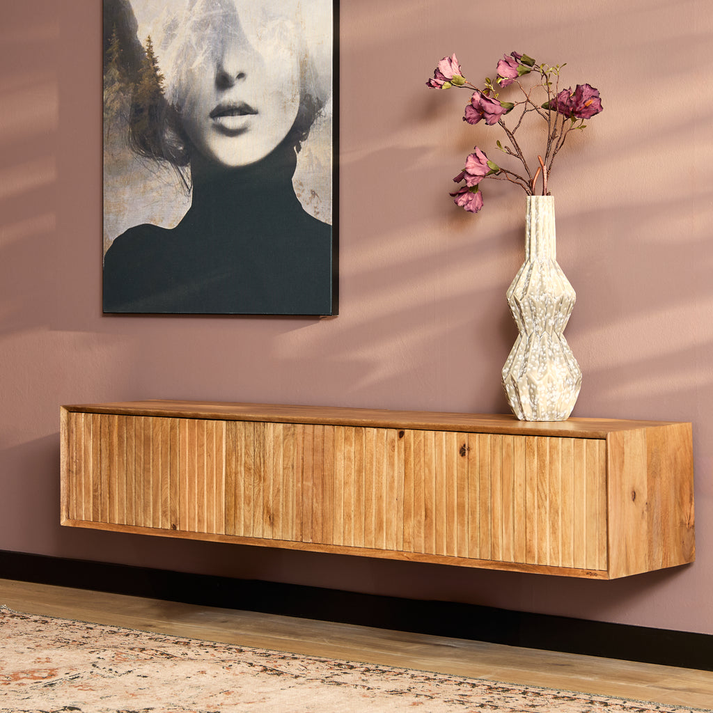 TV Board Mandy Naturel hängend – Lowboard aus massivem Mangoholz mit Lattenmuster & Push-to-Open, 280x35x30 cm