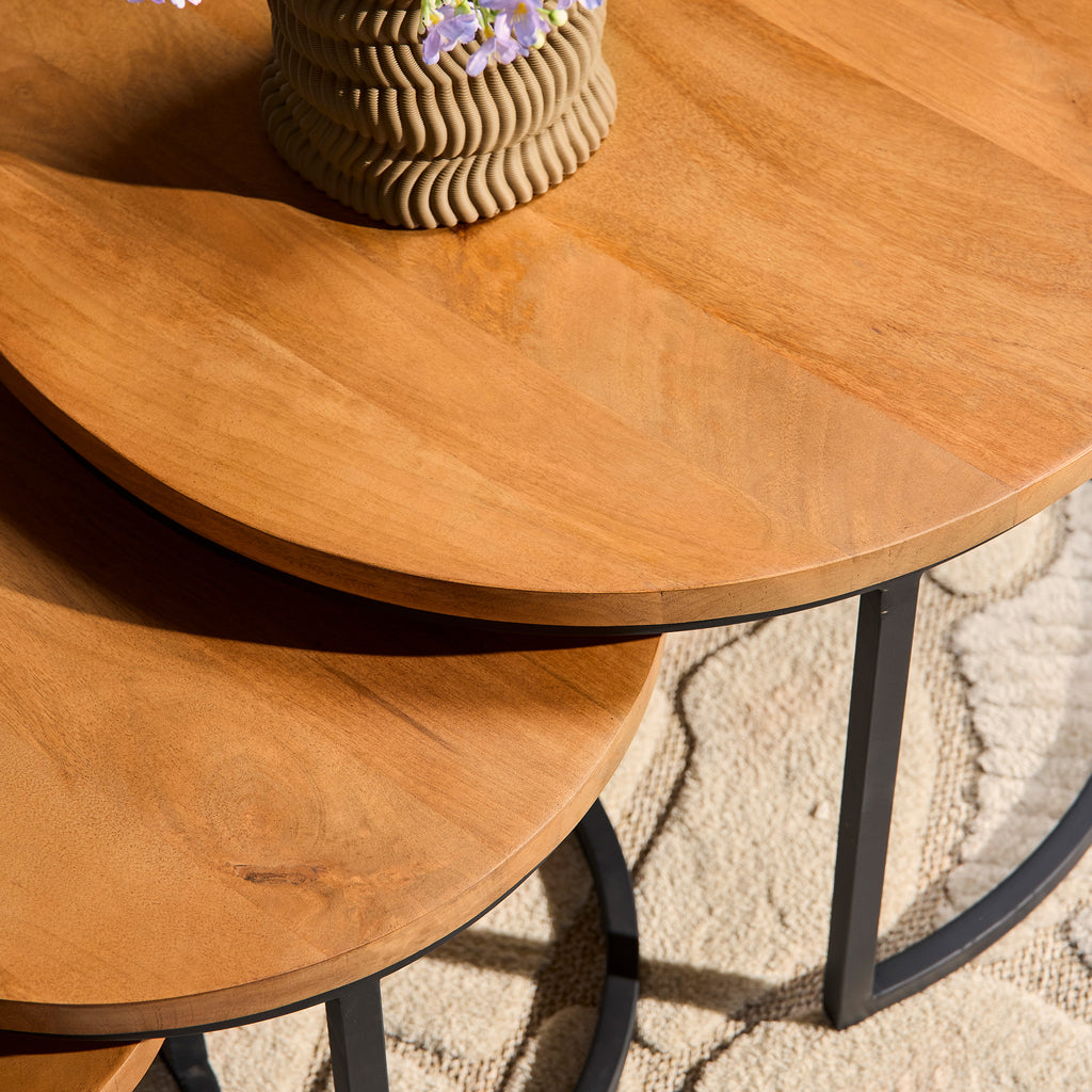Couchtisch-Set Delta – 3 runde Tische aus Mangoholz & schwarzem Stahlrahmen, Ø70/50/35 cm, Höhe 45/38/31 cm