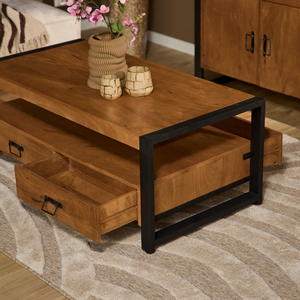 Couchtisch Bori – Rechteckiger Tisch aus Mangoholz & Metallgestell, 120 x 60 x 45 cm