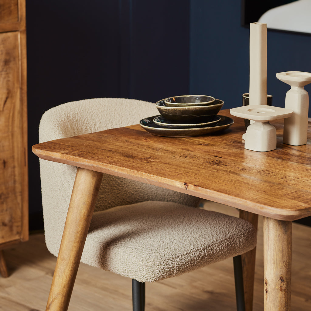 Esstisch Raven Natur – Quadratischer Massivholztisch aus Mangoholz mit modernen Holzstreifen, 90 x 90 x 76 cm