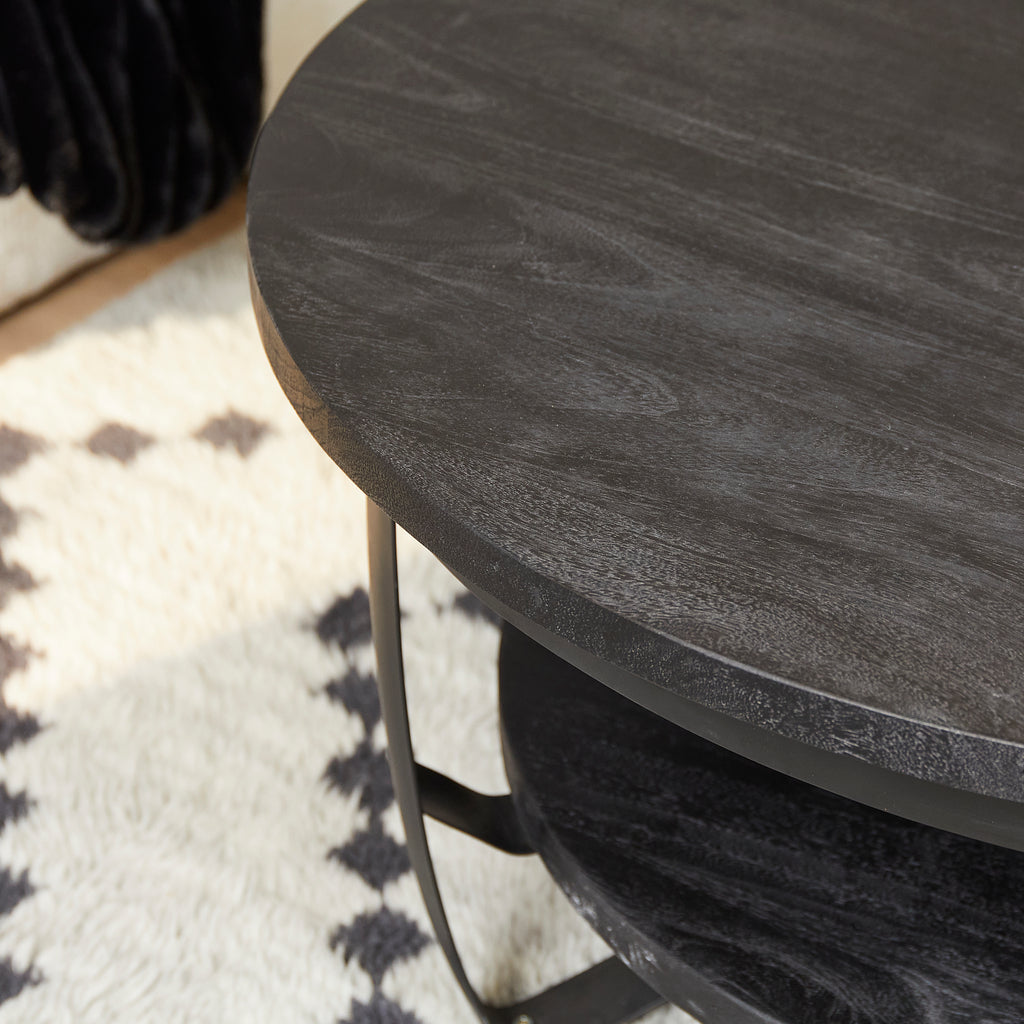 Couchtisch Paris – Runder Mangoholz-Tisch mit 2 Ebenen & schwarzem Metallgestell, Ø90×43 cm