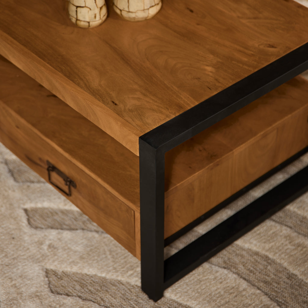 Couchtisch Bori – Rechteckiger Tisch aus Mangoholz & Metallgestell, 120 x 60 x 45 cm