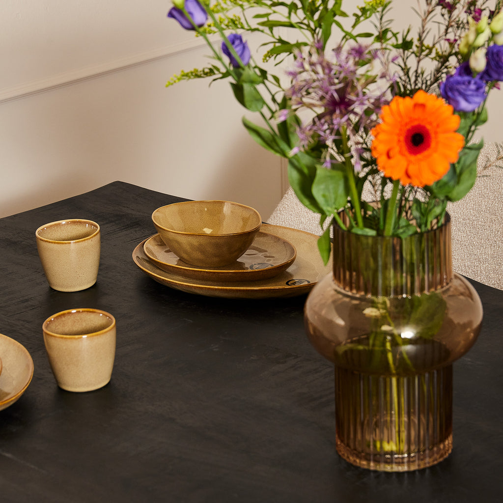 Esstisch Baltimore Schwarz – Baumstammtisch aus Mangoholz & Metall, 240 x 100 x 76 cm, 6 cm Platte, matt lackiert | Unikat mit Baumkante