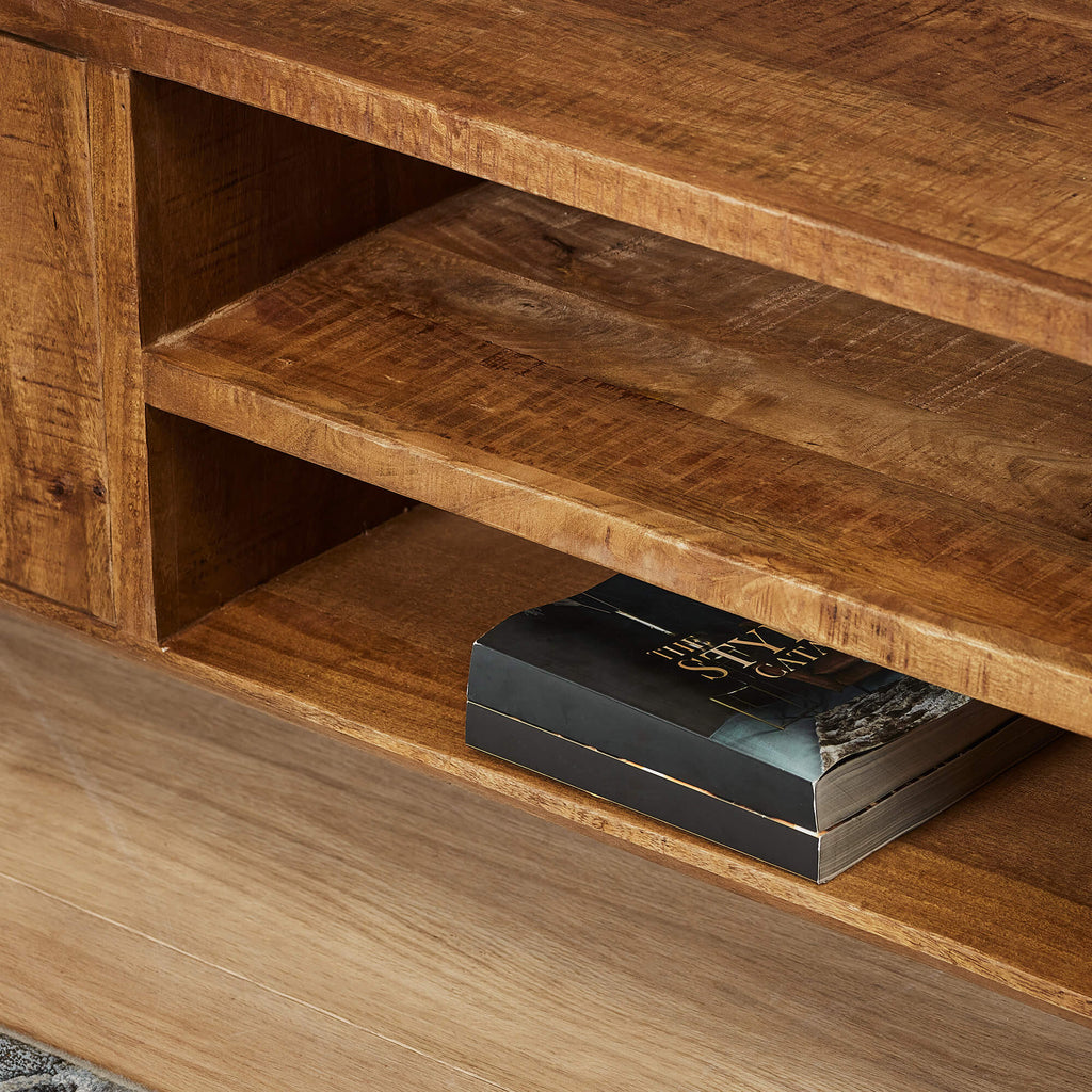 TV-Board Raven – TV-Schrank aus Mangoholz 240×50×45 cm mit 2 offenen Fächern, 3 Türen & lackierten Holzstreifen im modernen Design