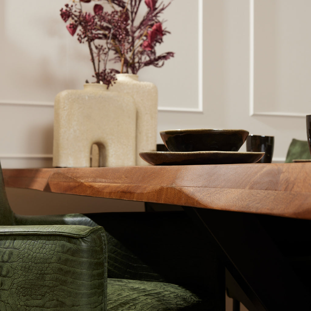 Esstisch Baltimore Schwarz–Mangoholz, 180x90 cm, Unikat mit Baumkante