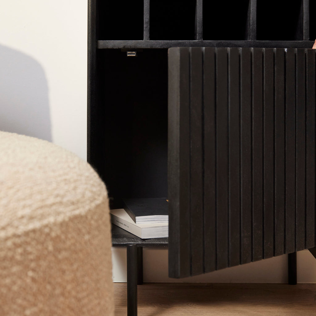 Weinregal Mandy 55x35x90 cm – elegantes Mangoholz-Regal mit Lamellenfront & 15 Flaschenfächern