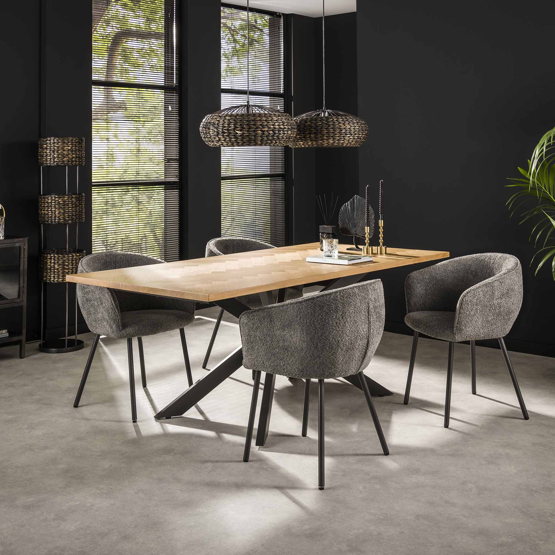 Esstisch Verona 200x100 cm – Holztisch mit Fischgrät-Furnier & schwarzem Spinnengestell aus Stahl, modernes Design in Eiche Natur