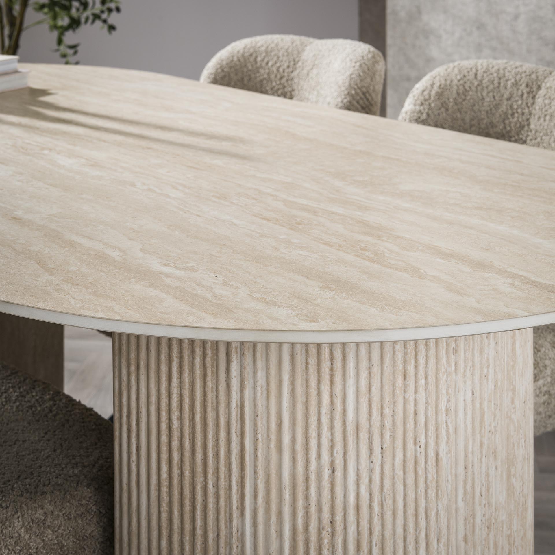 Esstisch Tivaro Arch – Ovaltisch mit Travertinoptik & halbrundem Wellengestell, 180 x 90 x 77 cm