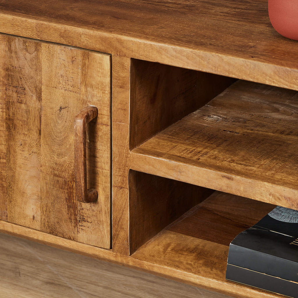 TV-Board Raven – Mangoholz TV-Schrank 120×50×45 cm mit 2 offenen Fächern, 1 Tür & dekorativen Holzelementen im modernen Design