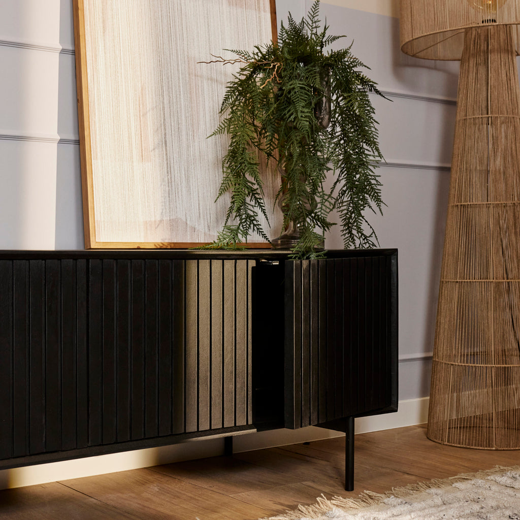 TV-Schrank Mandy Schwarz – Mangoholz TV-Board mit Metallrahmen & Lamellen-Front, 210×55×45 cm, 4 Türen im modernen Design