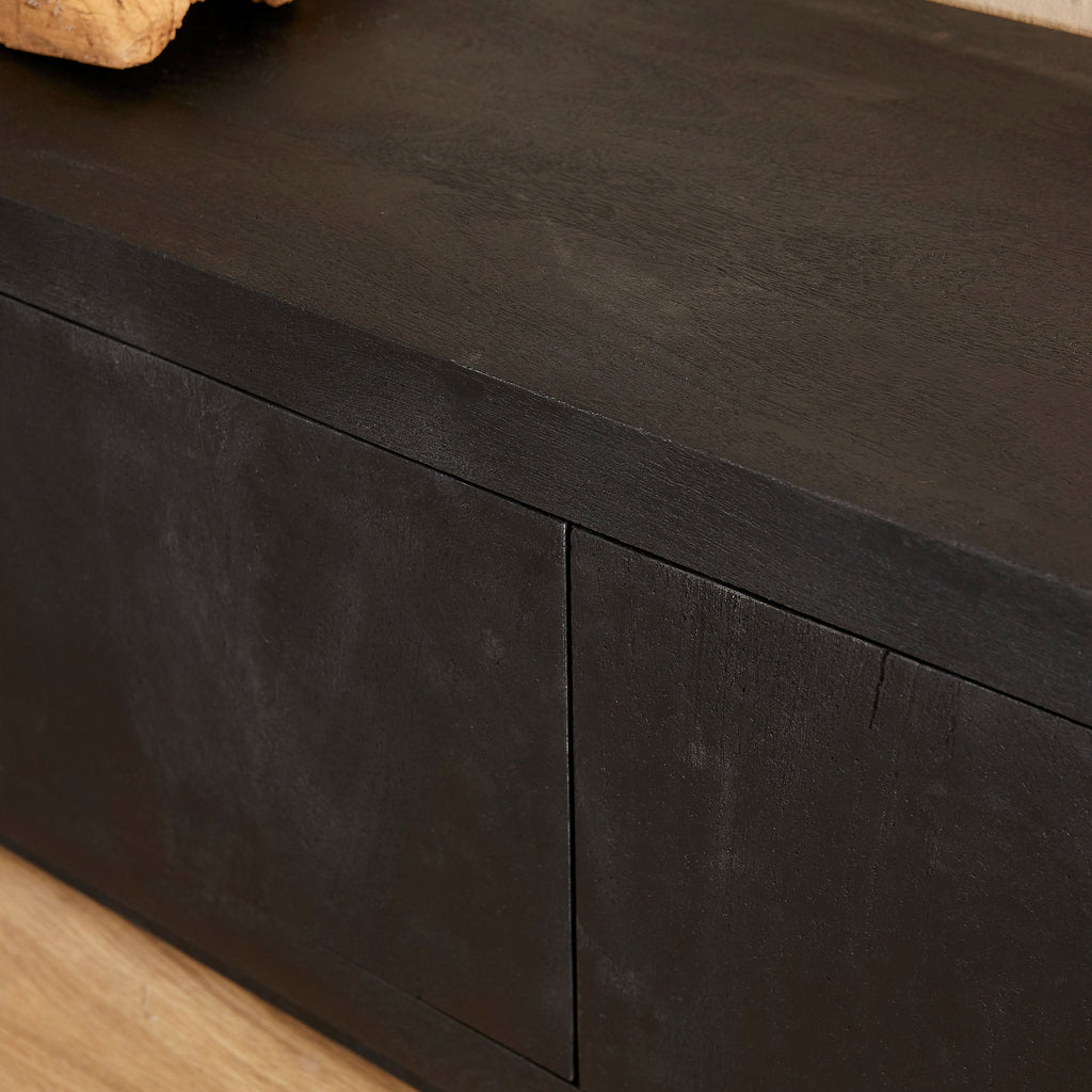 TV-Board Bali Schwarz – Lowboard aus Mangoholz mit 4 Türen & Push-to-Open, modernes TV-Möbel 200 x 42 x 46 cm