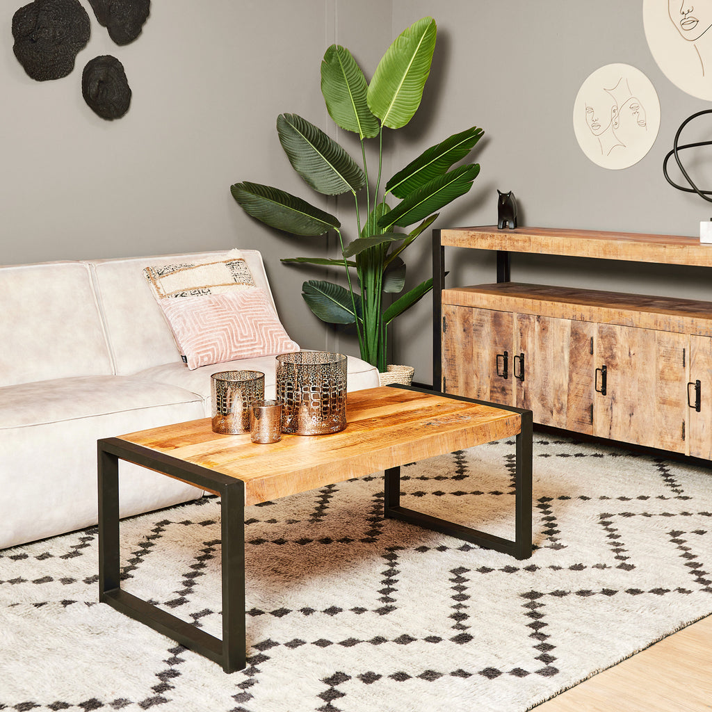 Couchtisch Bori – Rechteckiger Mangoholz-Tisch mit schwarzem Metallgestell, 110×60×45 cm