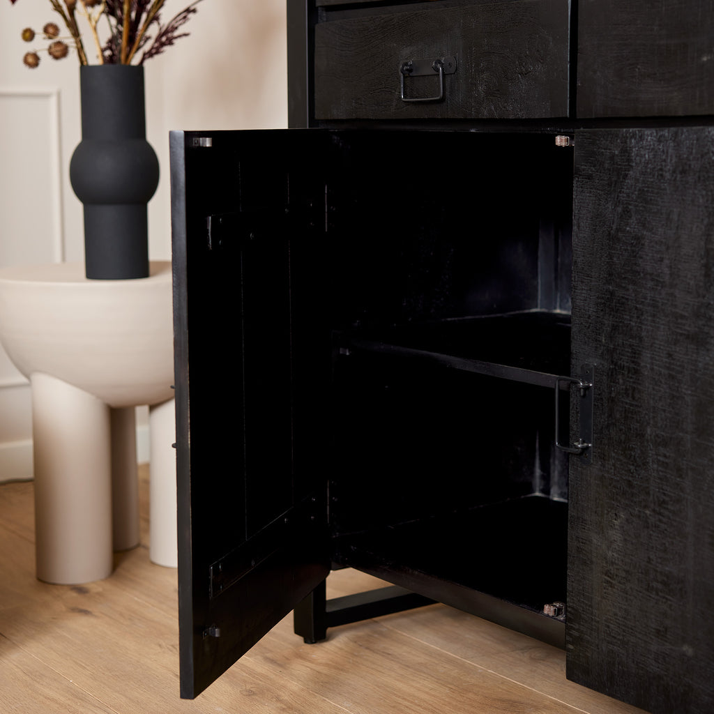Vitrine Bori Schwarz – Mangoholz mit Metallrahmen, 2 Schubladen, 4 Türen & Regalfächer, 115 x 45 x 180 cm