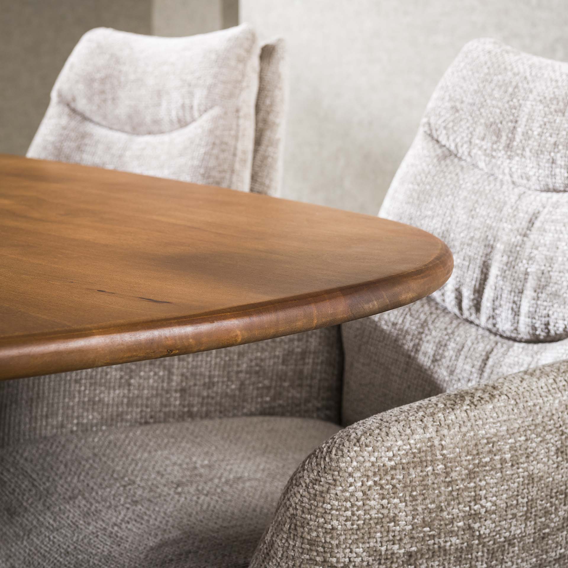 Esstisch Olvaro – Mangoholz Sand mit Spinnengestell aus Metall, 215 x 105 x 76 cm