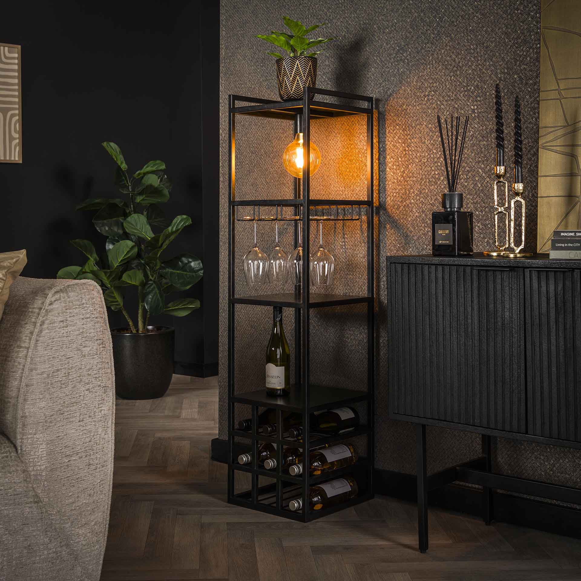 Stehleuchte Vino mit Weinregal 33×35×132 cm – dekorative Metall-Leuchte mit Platz für 9 Flaschen & Gläser