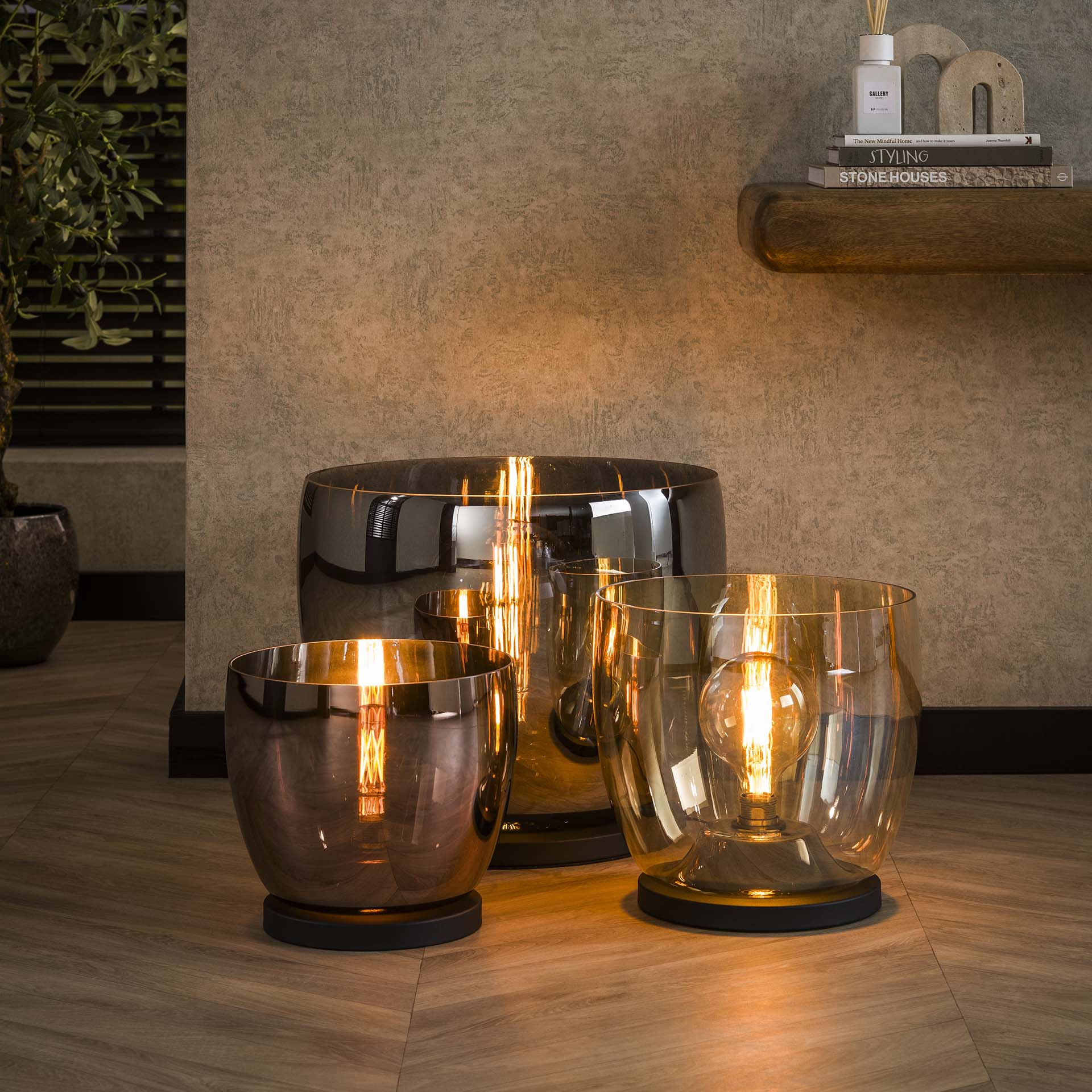 Stehleuchte Martina UP L Glas Ø29×27×150 cm – stilvolle Glas-Leuchte in Smoke Grey, LED geeignet