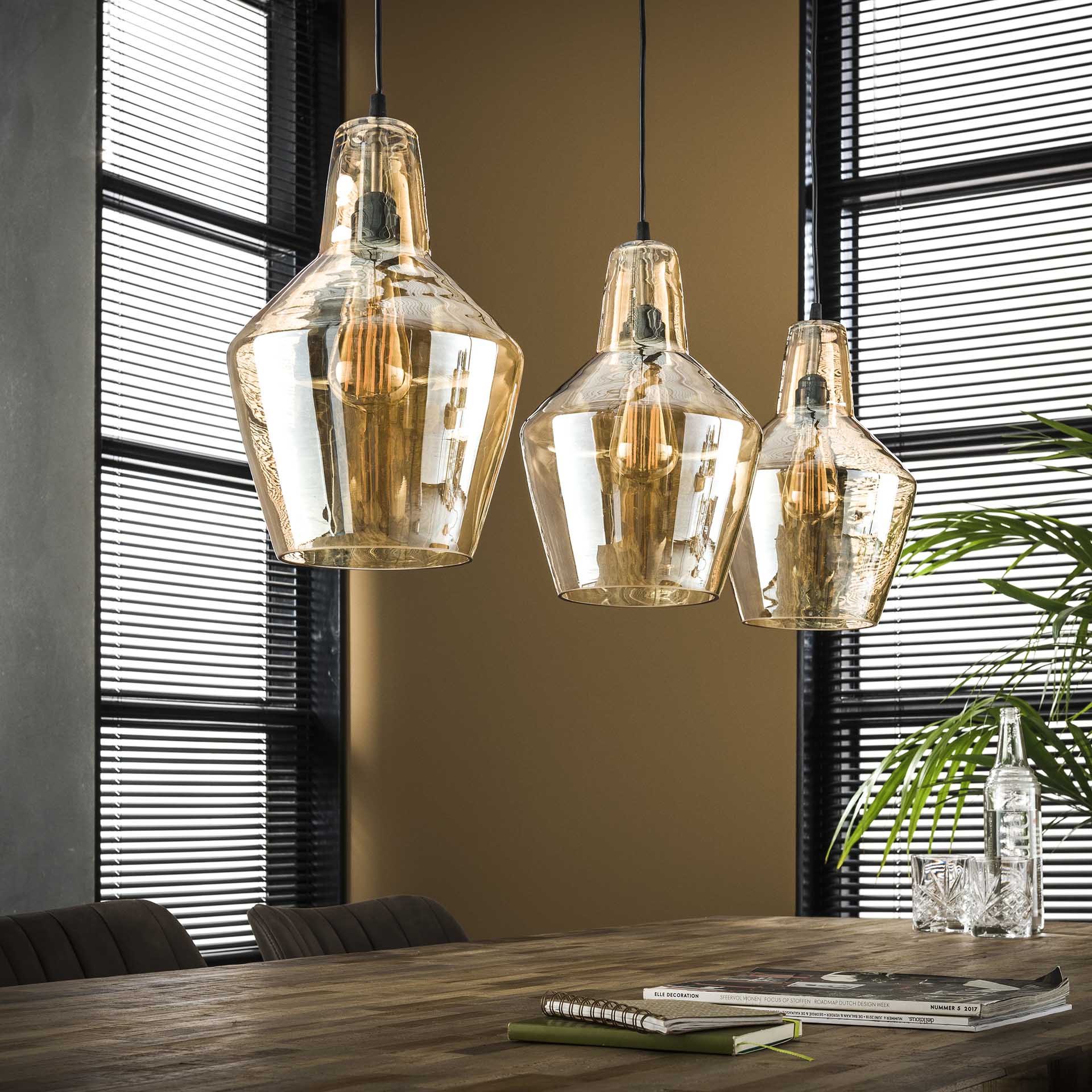 Hängeleuchte Angelo 3-flammig 112x25x150 cm – elegante Pendelleuchte mit Braunglas-Kegelschirmen
