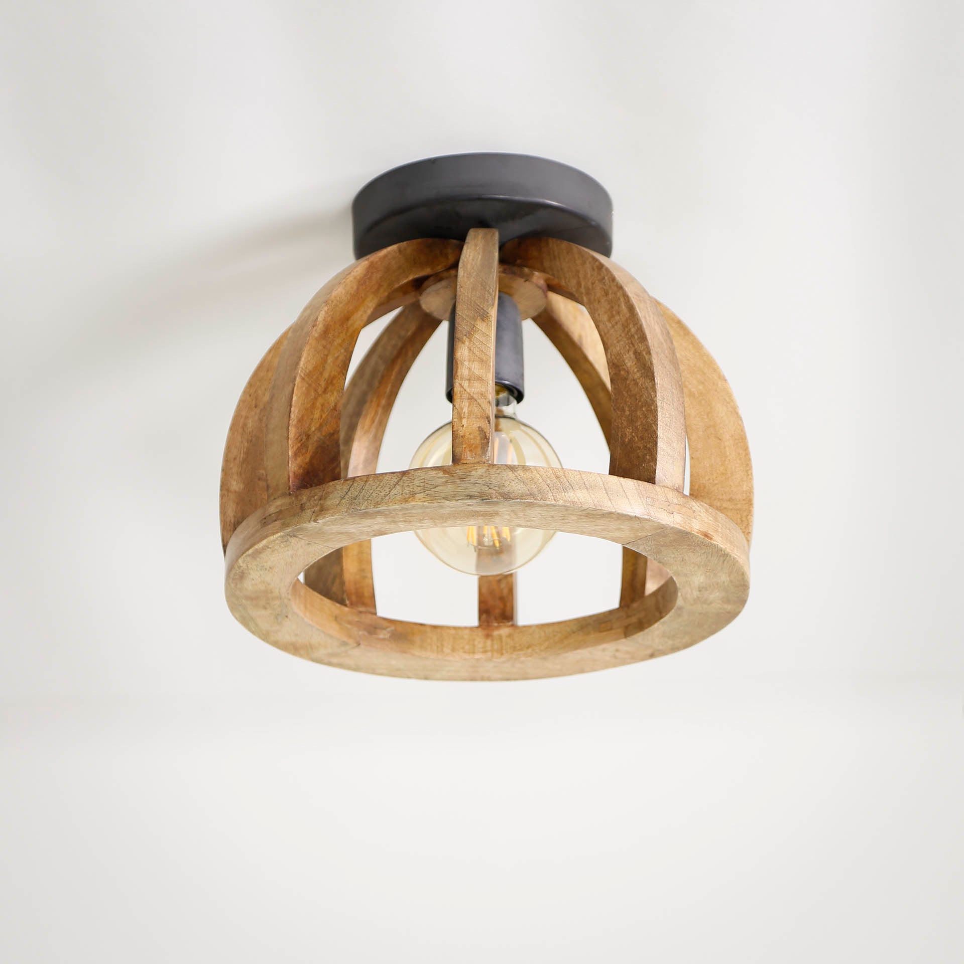 Pendelleuchte Sedia 1-flammig Ø30x24 cm – Moderne Hängelampe aus Mangoholz mit offenem Schirm