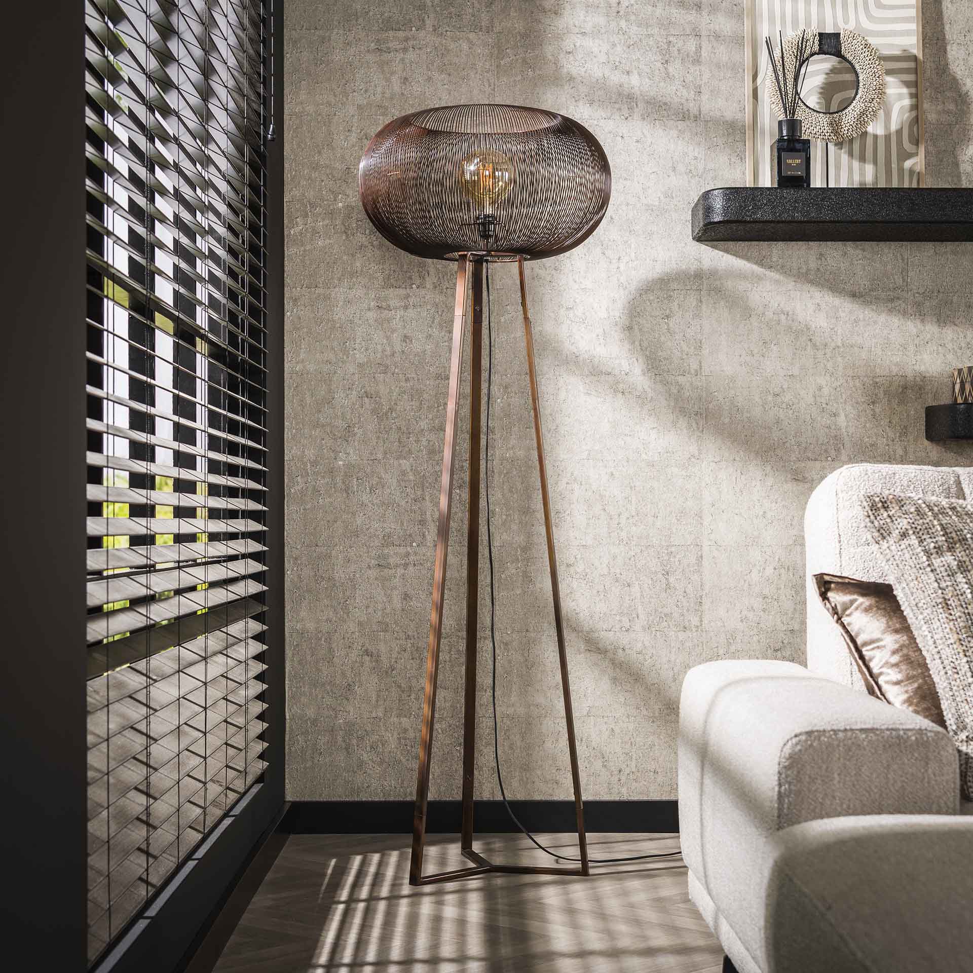 Stehleuchte Vecchio 1-flammig 55x55x170 cm – moderne Metall-Lampe mit goldenem Scheibenschirm im Industrial Design