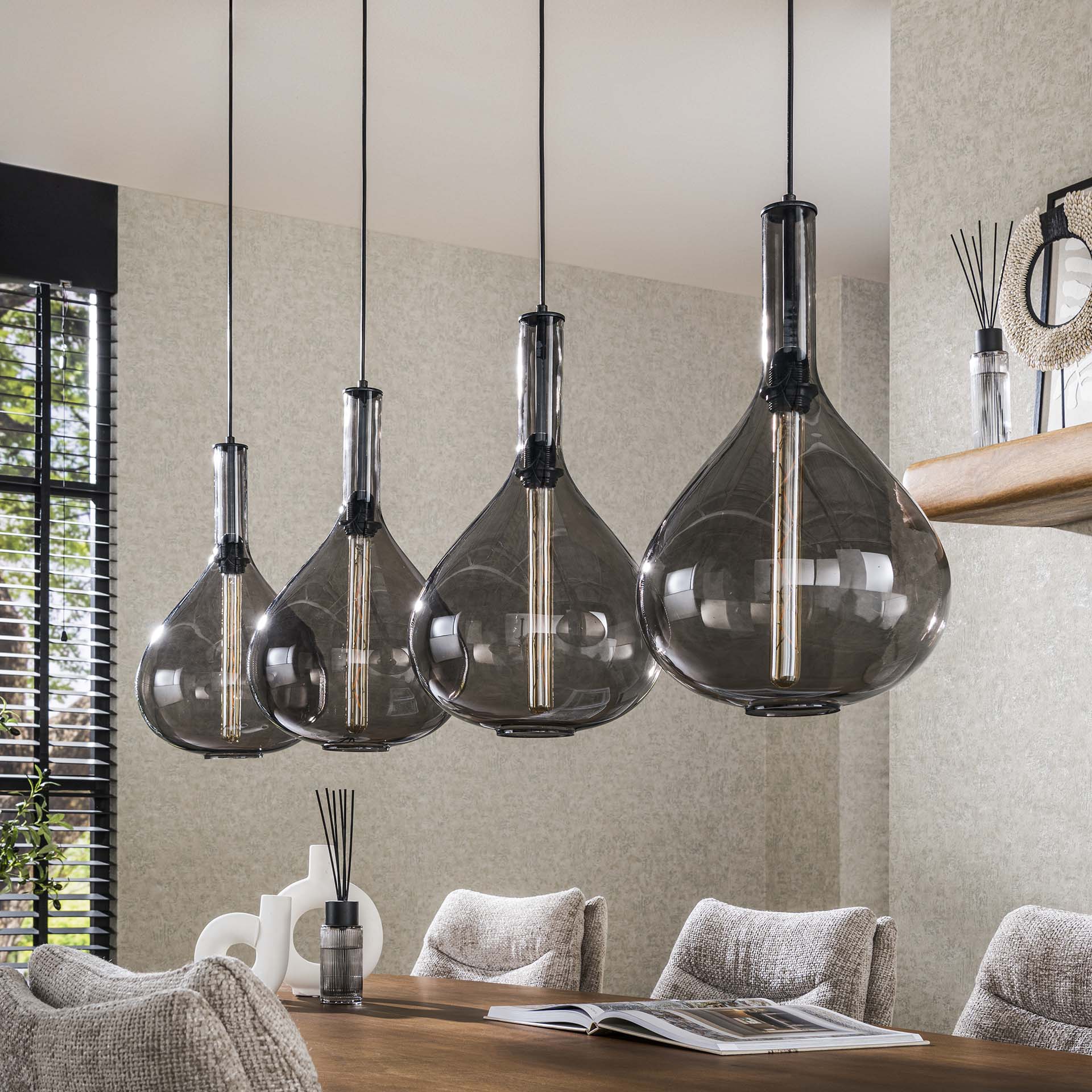 Hängeleuchte Fumo 4-flammig 164x28x150 cm – moderne Rauchglas-Pendelleuchte mit verstellbaren Schirmen Ø28 cm