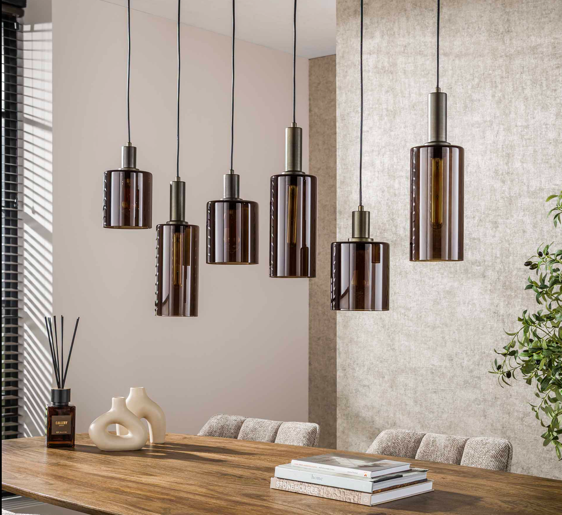 Pendelleuchte Liora – Deckenlampe mit 6 höhenverstellbaren Glasschirmen & Metallhalterung in Bronze, 118 x 14 x 150 cm