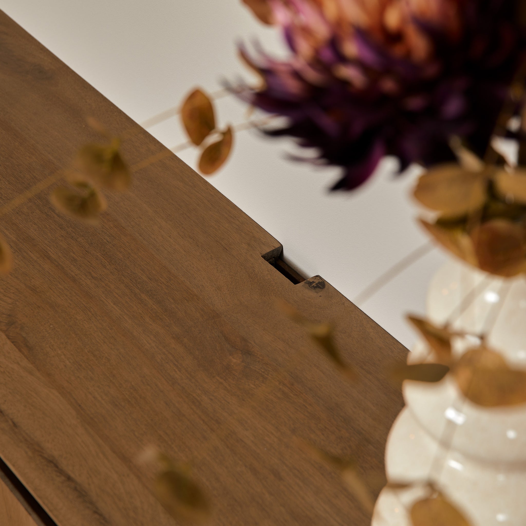 Schwebendes TV-Board Rois – Mangoholz, 5 Türen, 280 x 35 x 30 cm, Wandmontage