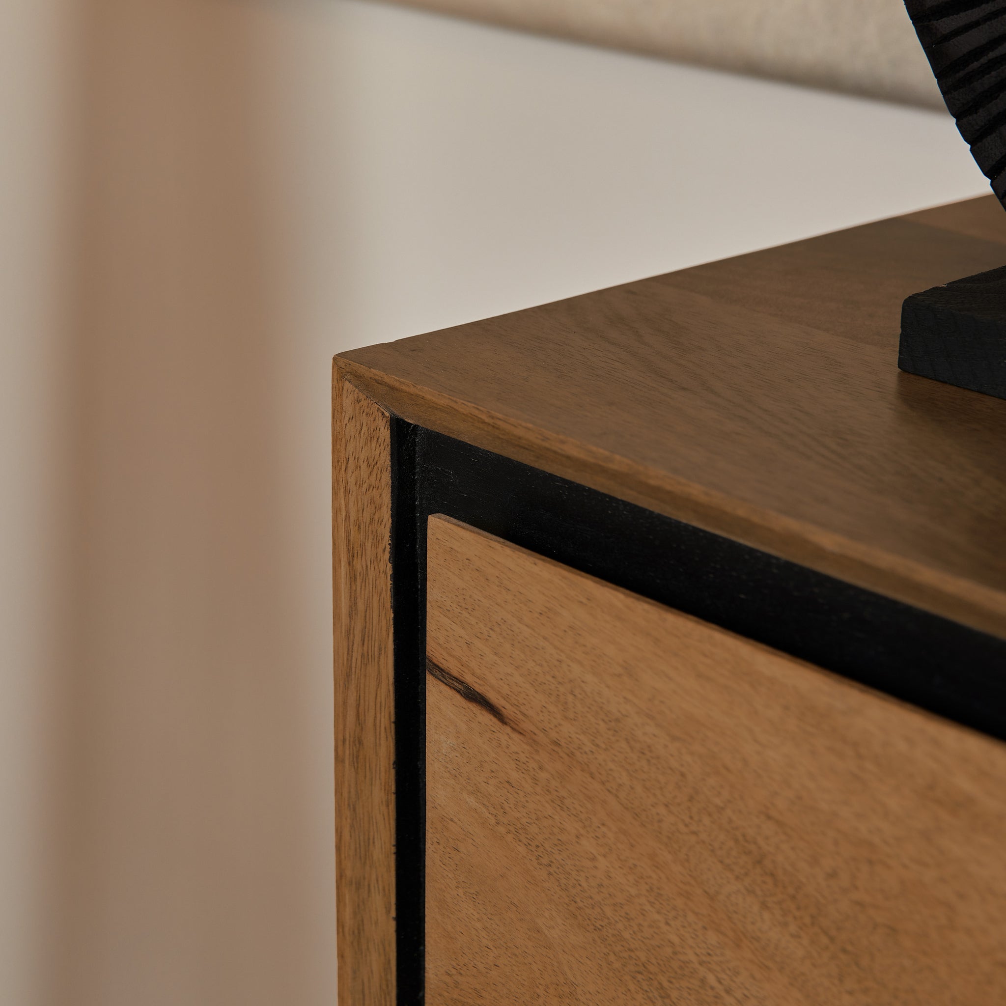 Konsolentisch Rois – Mangoholz Anrichte mit Metallgestell, 180×35×76 cm, modernes Möbel mit 4 Schubladen & Regalboden