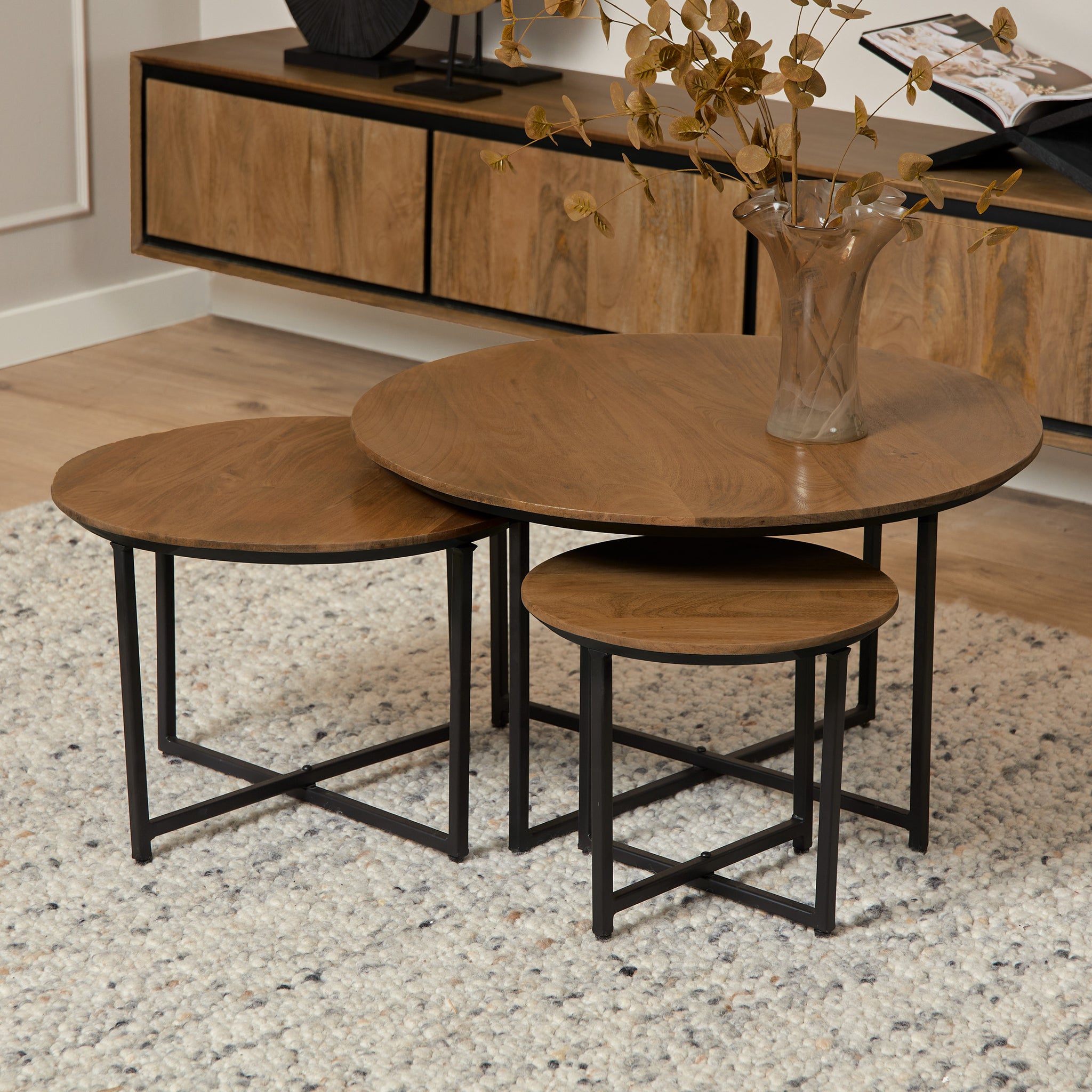 Couchtisch-Set Rois 3er-Set rund aus Mangoholz 70/50/35 cm – moderne Wohnzimmertische mit Strukturfront & Metallgestell