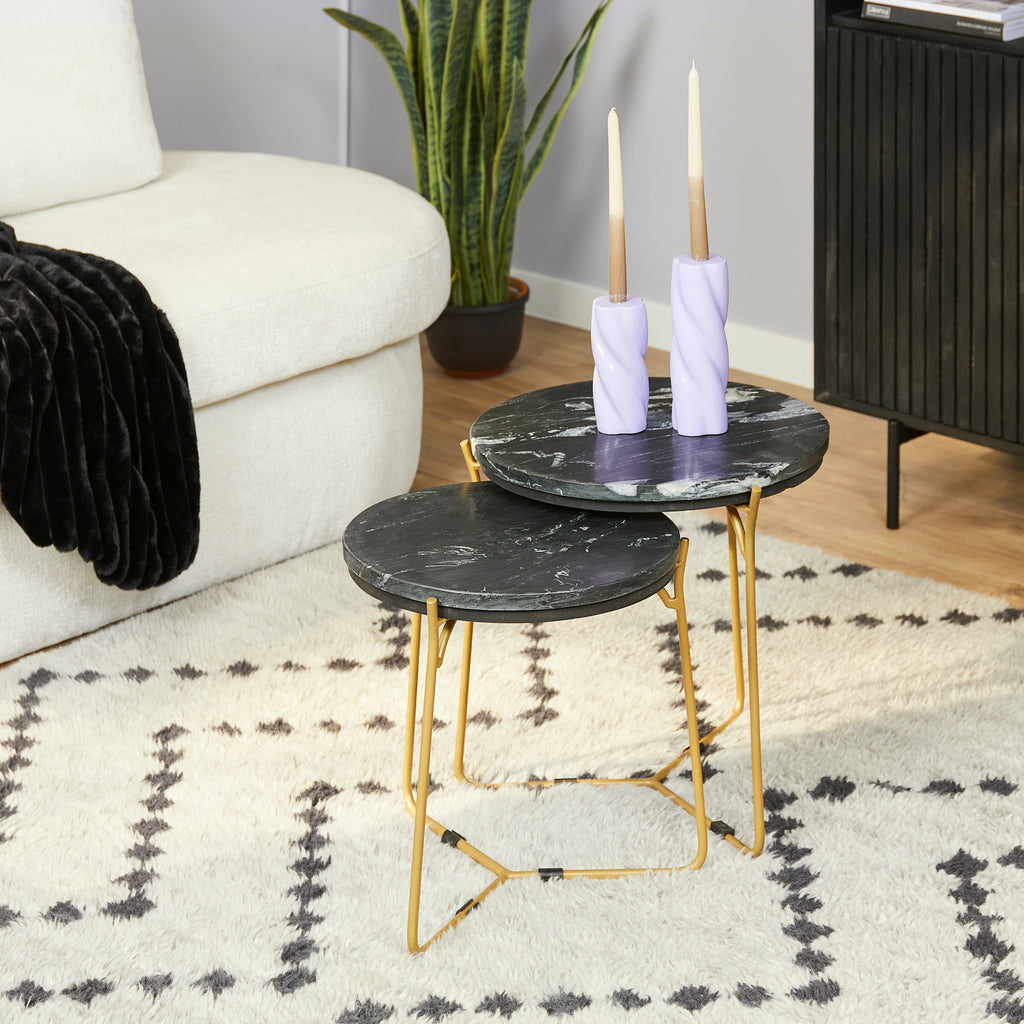 Couchtisch-Set Caly – 2 Tische mit schwarzer Marmorplatte & goldfarbenem Gestell, 45×45×45 cm & 40×40×40 cm