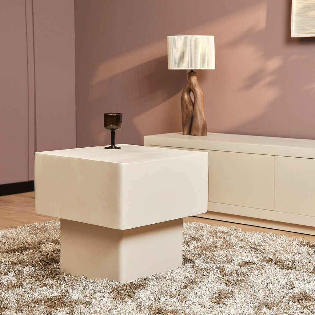 Couchtisch Saya 50x50x45 cm – quadratischer Wohnzimmertisch aus Mangoholz in Sandfarben mit modernem Block-Design
