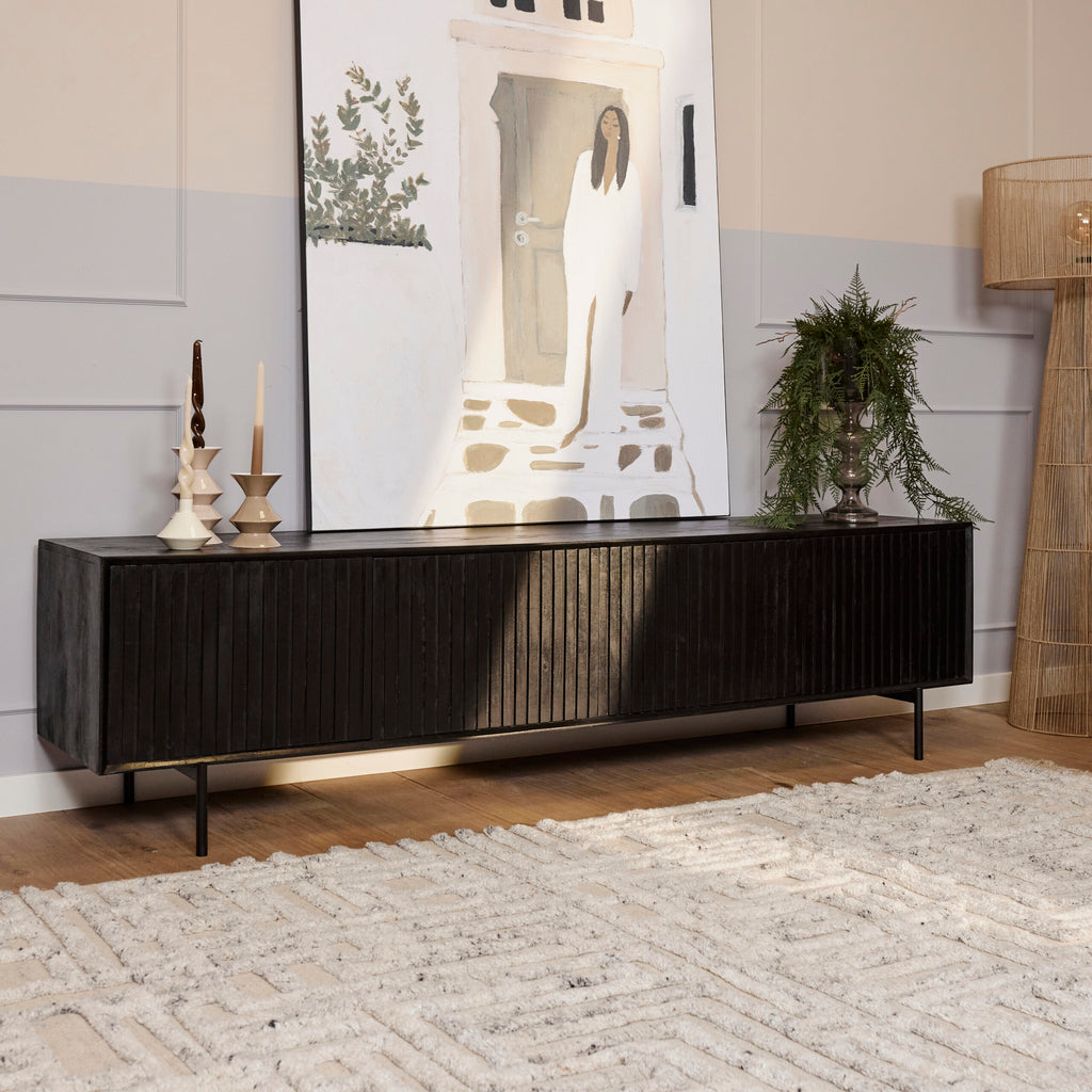 TV-Schrank Mandy Schwarz – Mangoholz TV-Board mit Metallrahmen & Lamellen-Front, 210×55×45 cm, 4 Türen im modernen Design