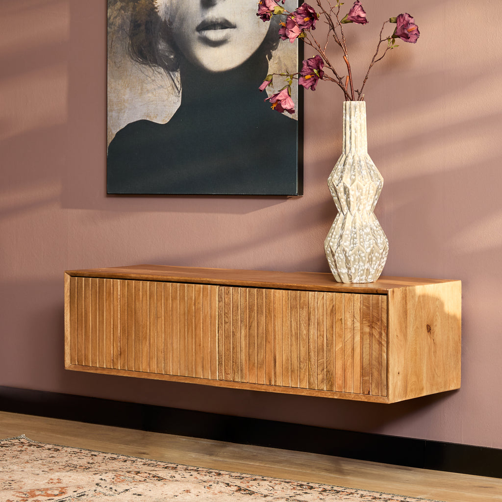 Schwebendes TV-Board Mandy Naturel – Lowboard aus Mangoholz 120×30×35 cm mit Lamellen-Front & Push-to-Open-System
