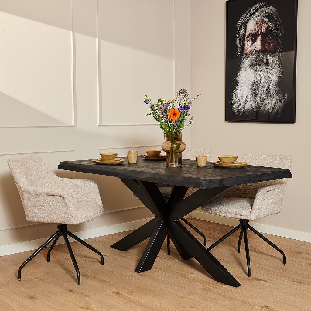 Baumstammtisch Baltimore Schwarz – Mangoholz Esstisch 160×76×90 cm mit 6 cm Platte & schwarzem Matrix-Metallgestell