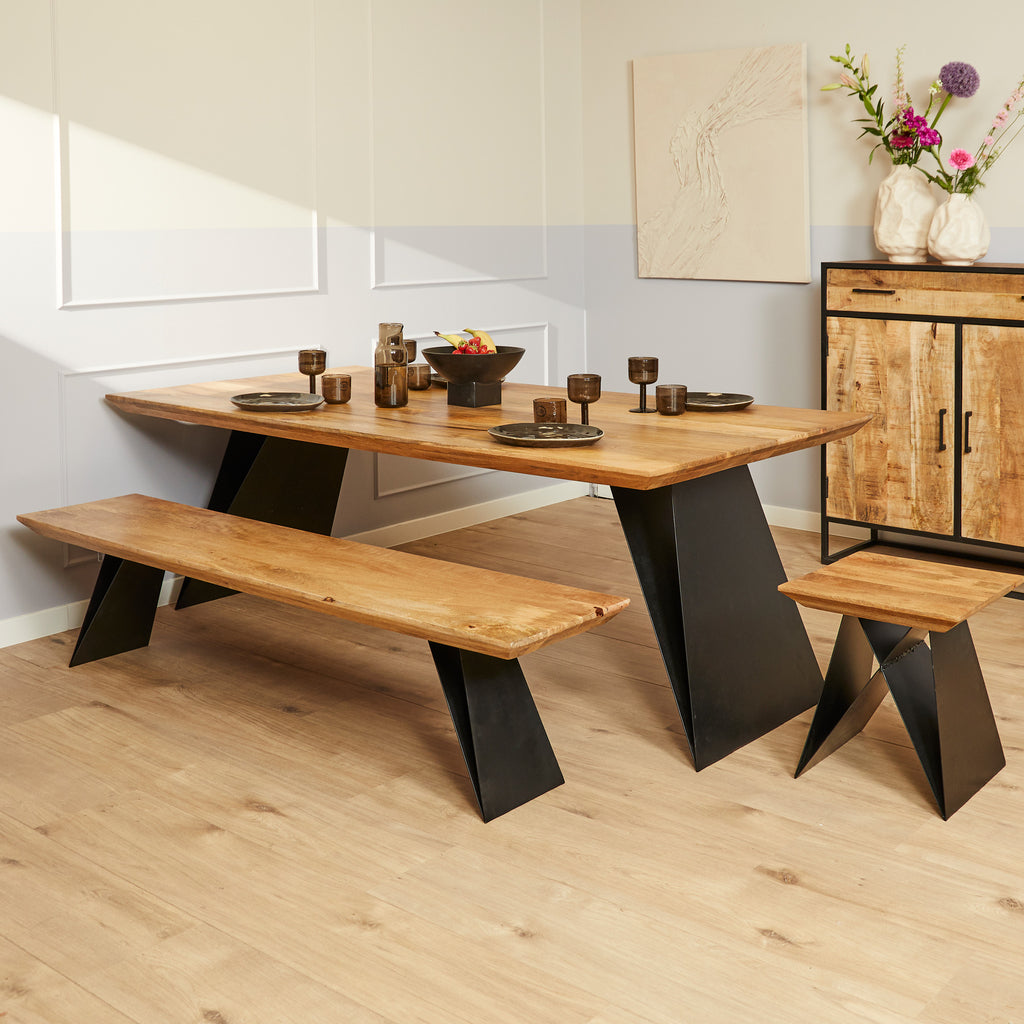 Esstisch Leno 240x100 cm – Massives Mangoholz mit schwarzen Metallbeinen, rechteckige Tischplatte