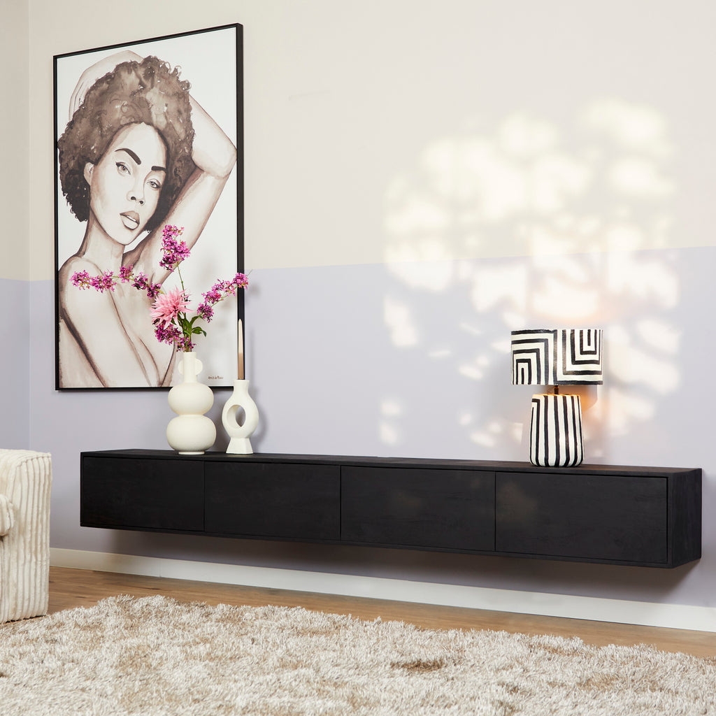 Schwebendes TV-Board Focus 240 cm – Mangoholz Lowboard mit Push-to-Open & grifflosen Türen, Wandmontage, 240×35×30 cm