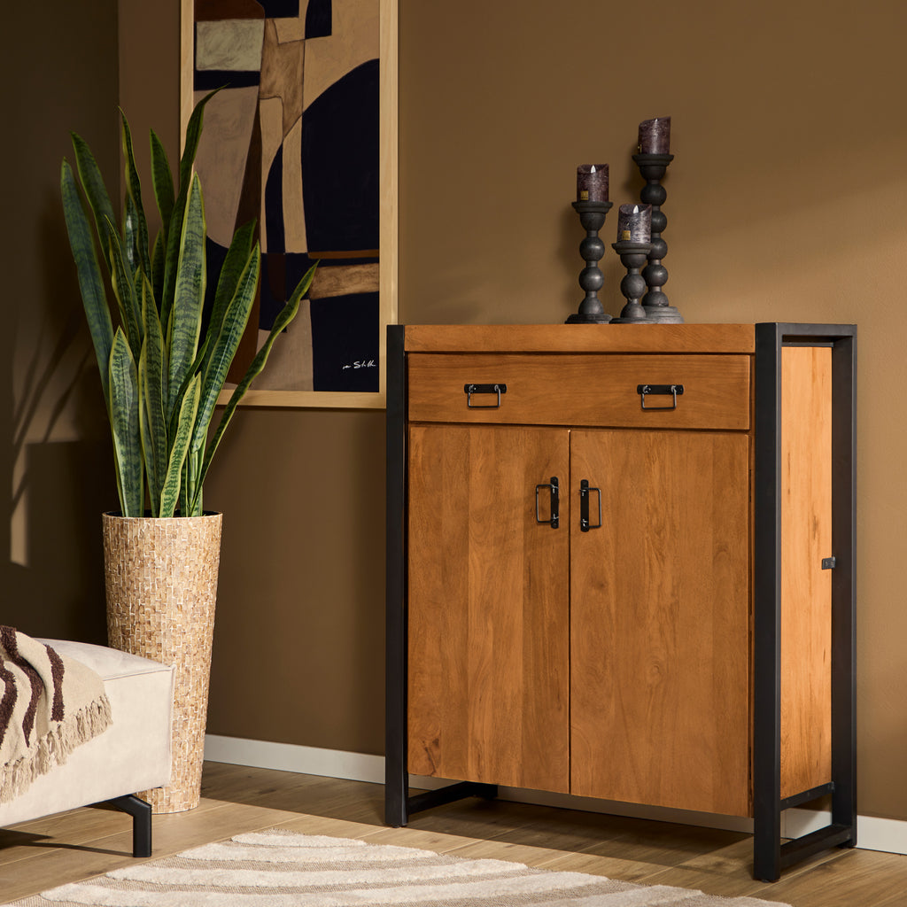 Schrank Bori – Mangoholzschrank 100×40×115 cm mit 2 Türen & 1 Schublade, Metallrahmen Schwarz