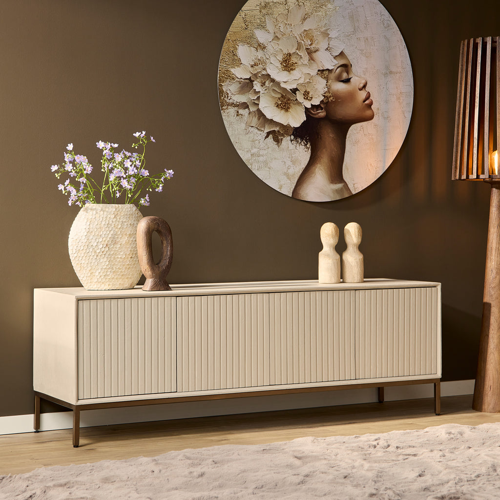 TV-Board Mandy Sand – Mangoholz sandgestrahlt mit bronzenem Metallgestell, grifflos mit Push-to-Open, 165 x 45 x 55 cm
