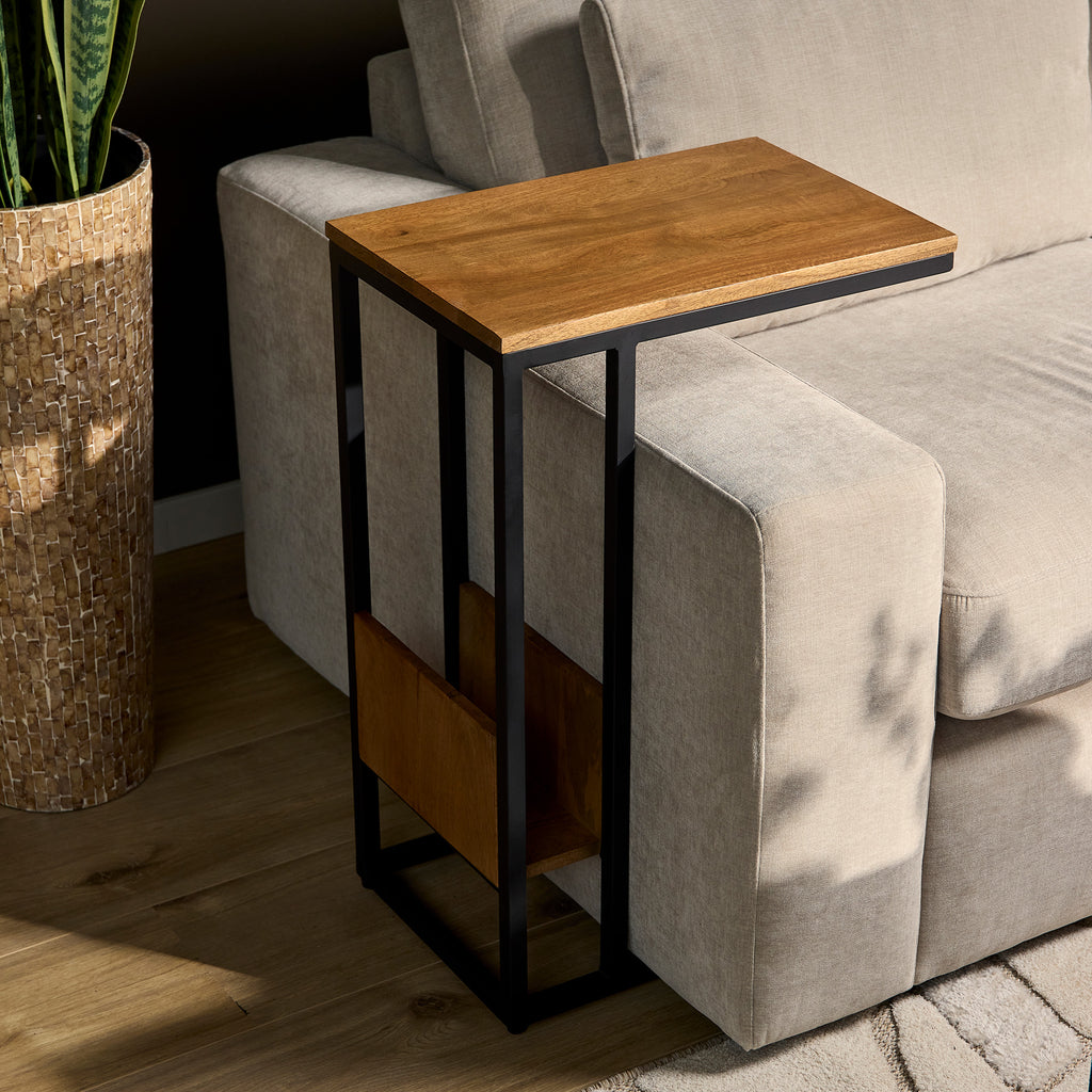 Beistelltisch Naturel High – Slider aus Mangoholz & schwarzem Metall, 32 x 48 x 72 cm