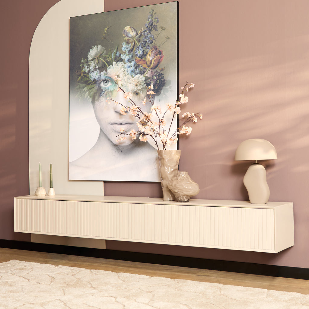 Schwebendes TV-Board Mandy Sand – Lowboard aus Mangoholz 240×30×35 cm mit Lamellen-Front & Push-to-Open-System