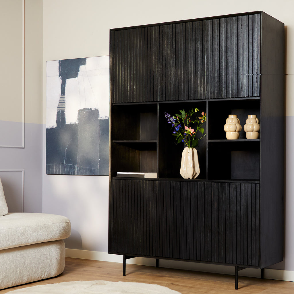 Vitrinenschrank Mandy XL 135x45x200 cm – Mangoholz Regal mit Lamellenfront, 6 Türen & 5 offenen Fächern