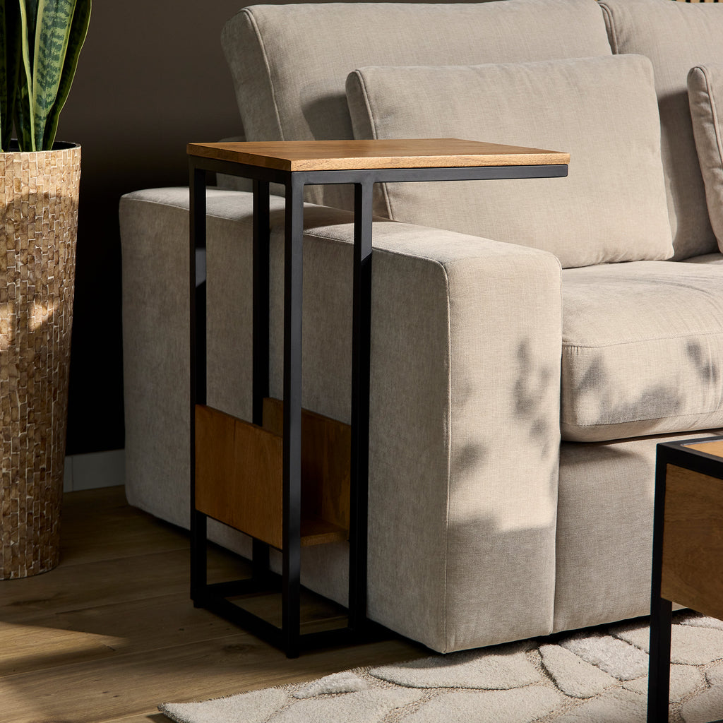 Beistelltisch Naturel High – Slider aus Mangoholz & schwarzem Metall, 32 x 48 x 72 cm