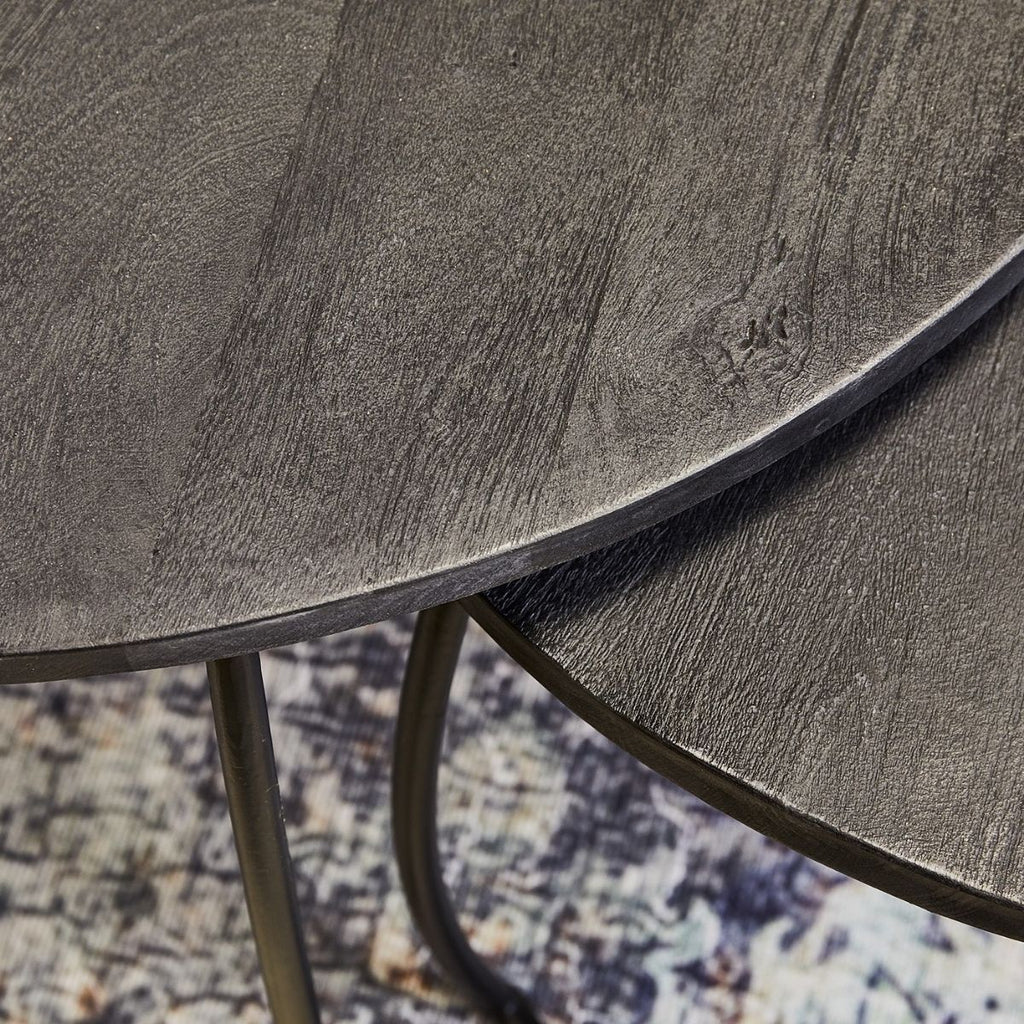 Couchtisch 2er Set Bobi Schwarz – runde Tische aus Mangoholz & Metall, ineinander schiebbar, Ø70 & Ø55 cm