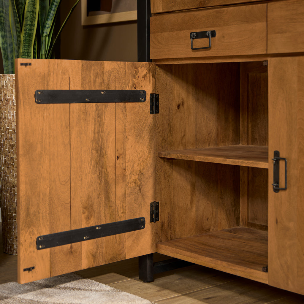 Vitrinenschrank Bori 115x45x180 cm – modernes Mangoholz-Highboard mit Metallrahmen & viel Stauraum