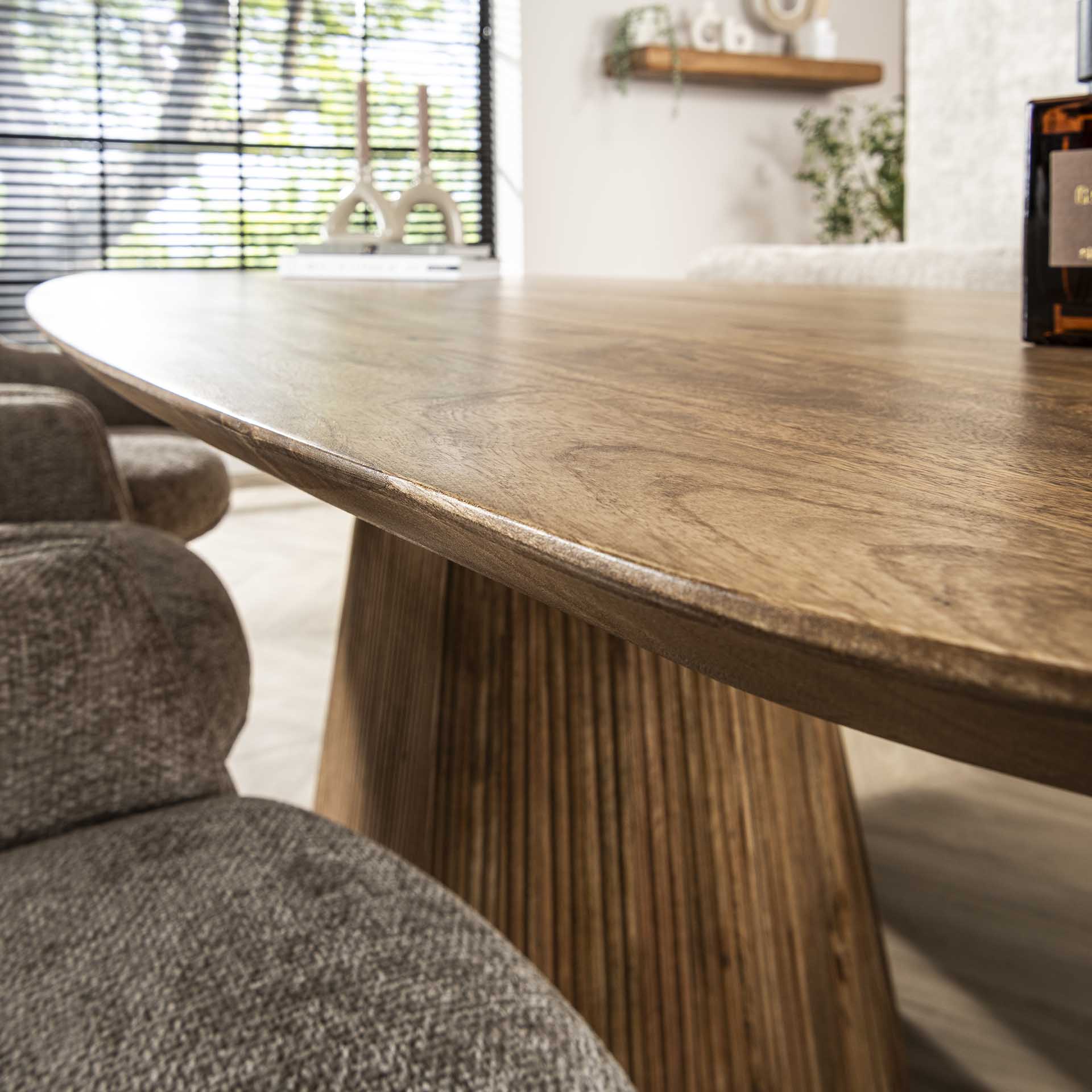 Esstisch Nuvino Centro 215x105x77 cm – sandfarbenes Mangoholz mit Wellenfuß für 6–8 Personen