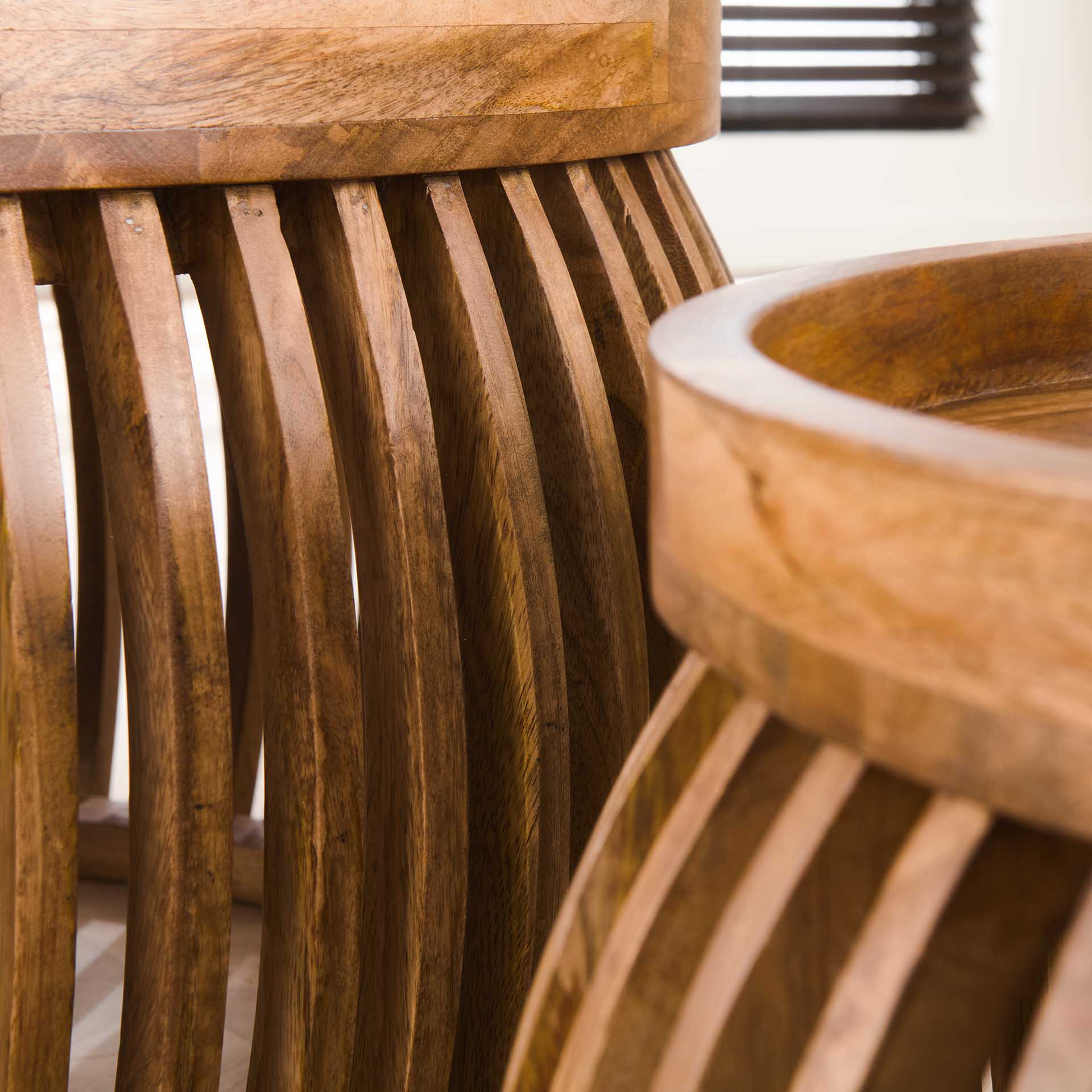 Couchtisch 2er Set Rotondo Curve – rundes Mangoholz-Design mit erhöhter Kante, Ø 78x40 cm & Ø 55x35 cm