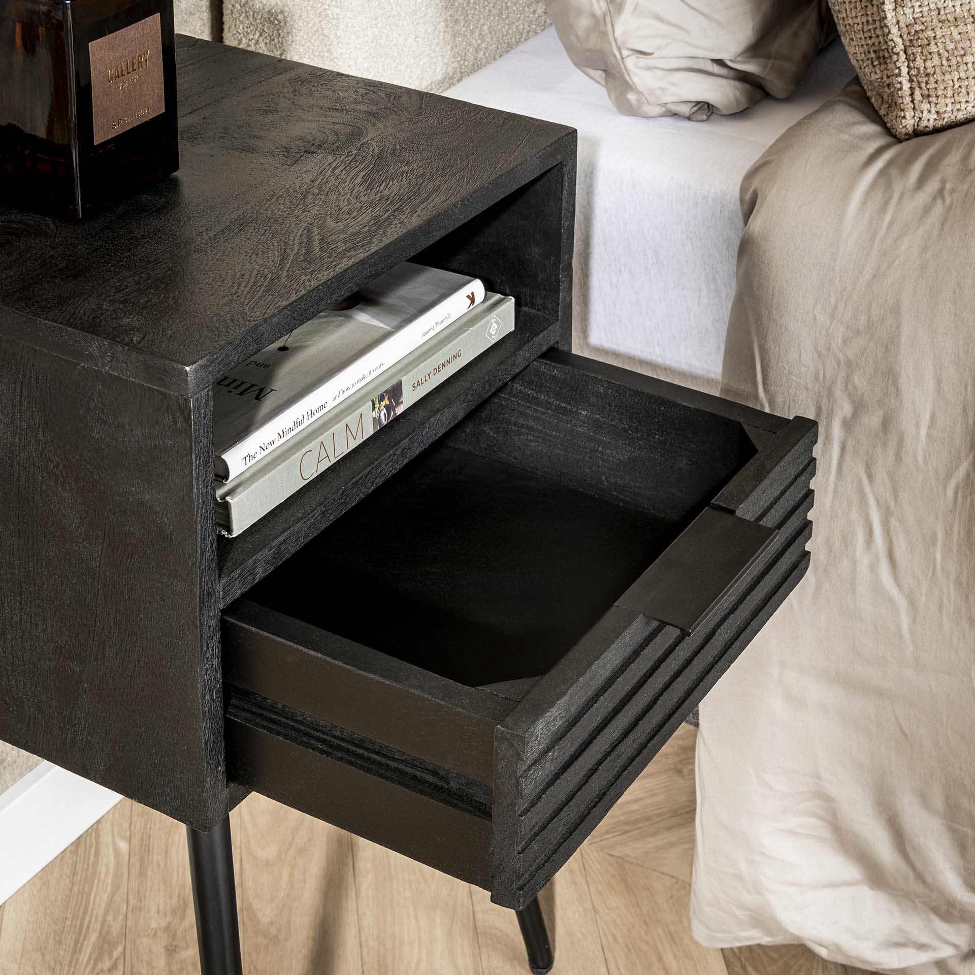 Beistelltisch – Evo Studio – Massivholz Mango schwarz